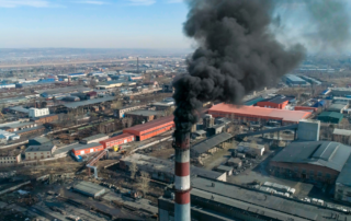 factory-smoke-stack-spewing-carbon-emissions
